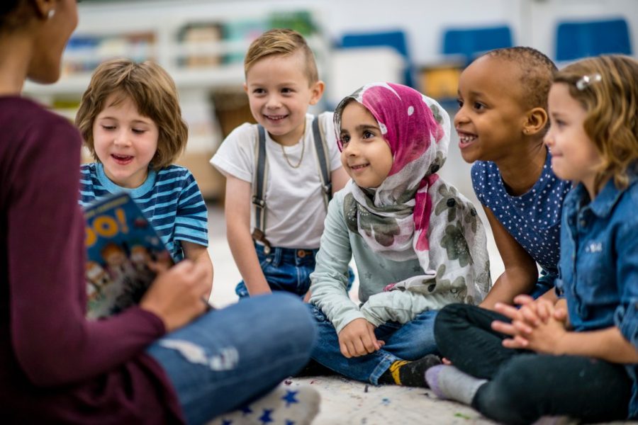 Kinderen juf voorlezen